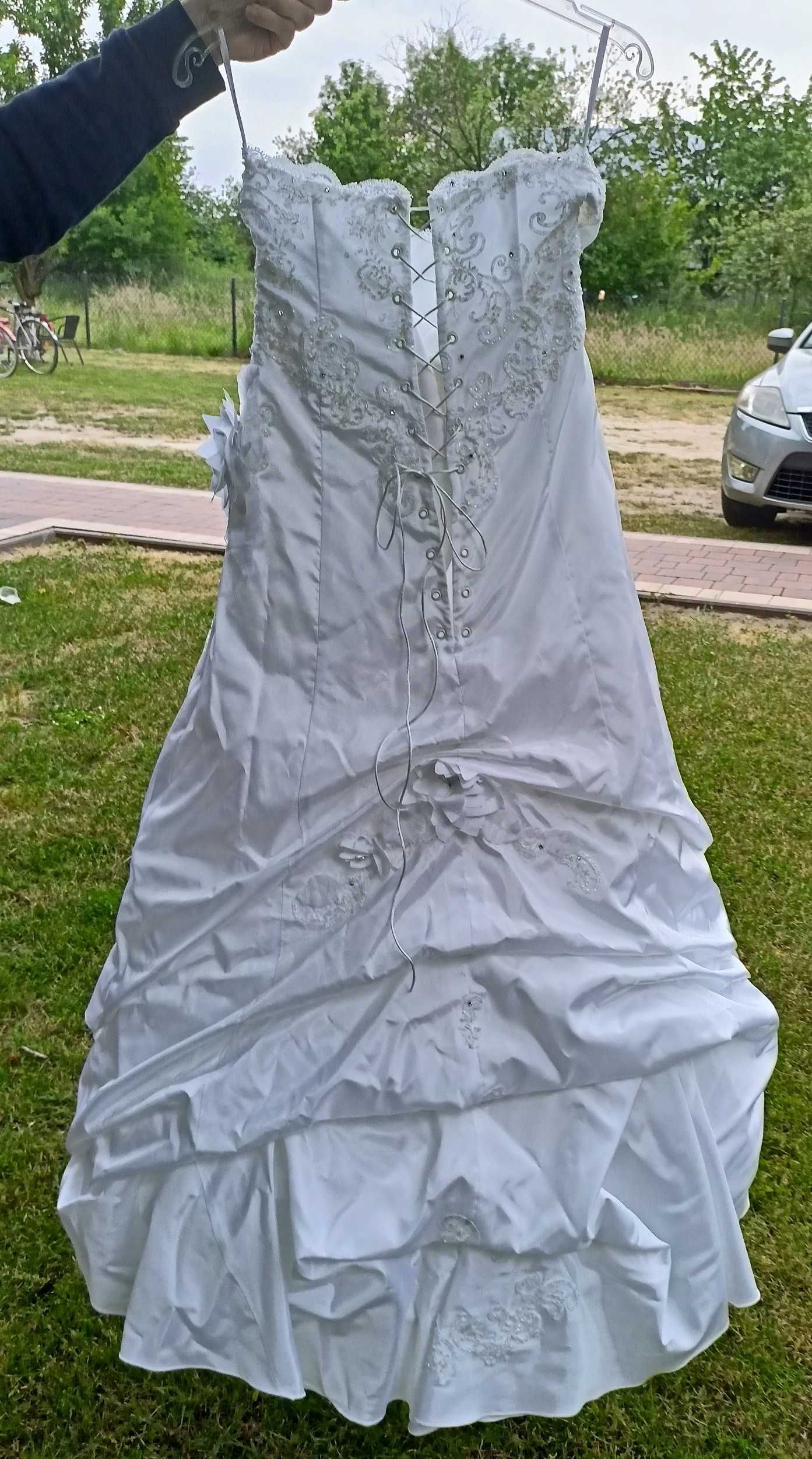 Suknia ślubna biała  r. 38/40 + etola + bolerko