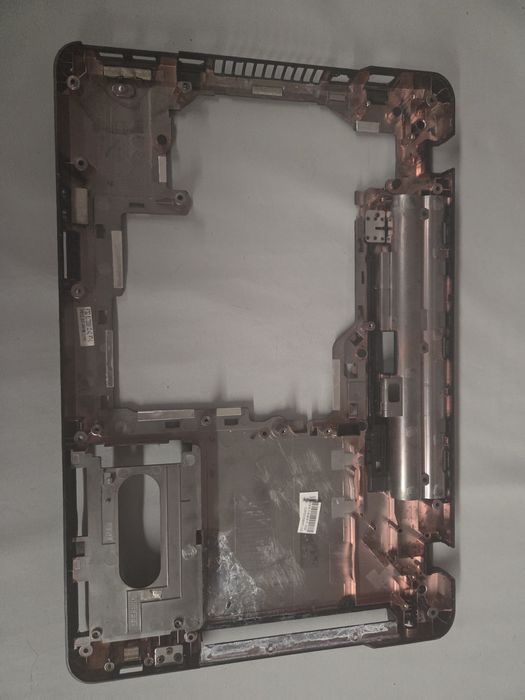 Sprzedam dolną obudowę do laptopa FUJITSU LIFEBOOK AH531