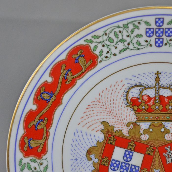 Prato em porcelana-homenagem ao casamento de D. Duarte e Dona Isabel