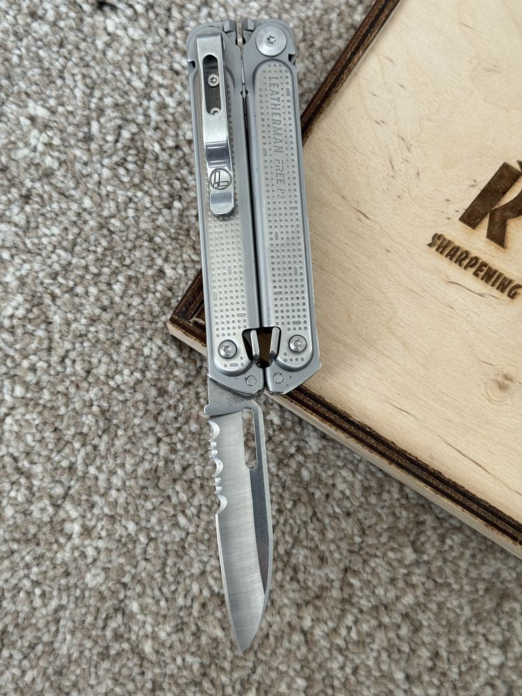 Multi Tool Leatherman Free P2 ручний інструмент
