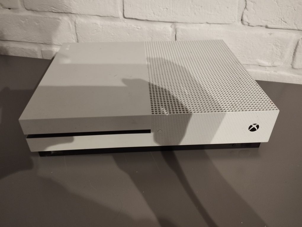 Xbox one S, dwa pady, gry