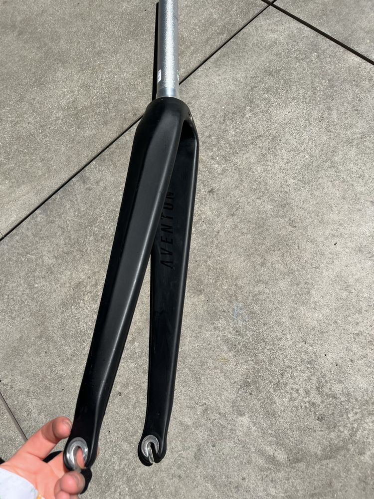 Karbonowy widelec Aventon Cordoba