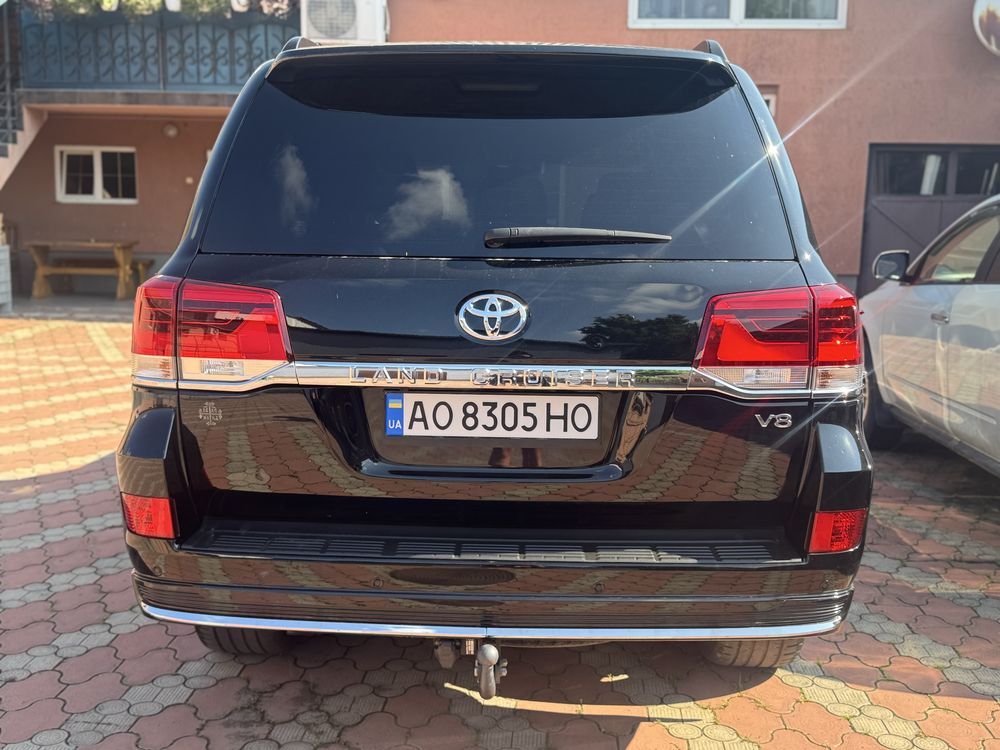 Toyota Land Cruiser 200