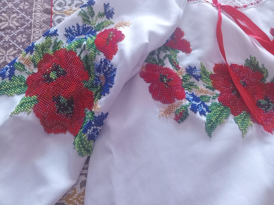 Продам вишиті сорочку з бісера