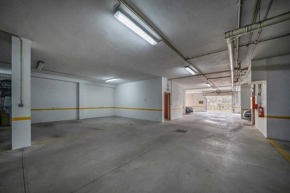 Aluguer Lugar Garagem + Arrecadação em Guimarães
