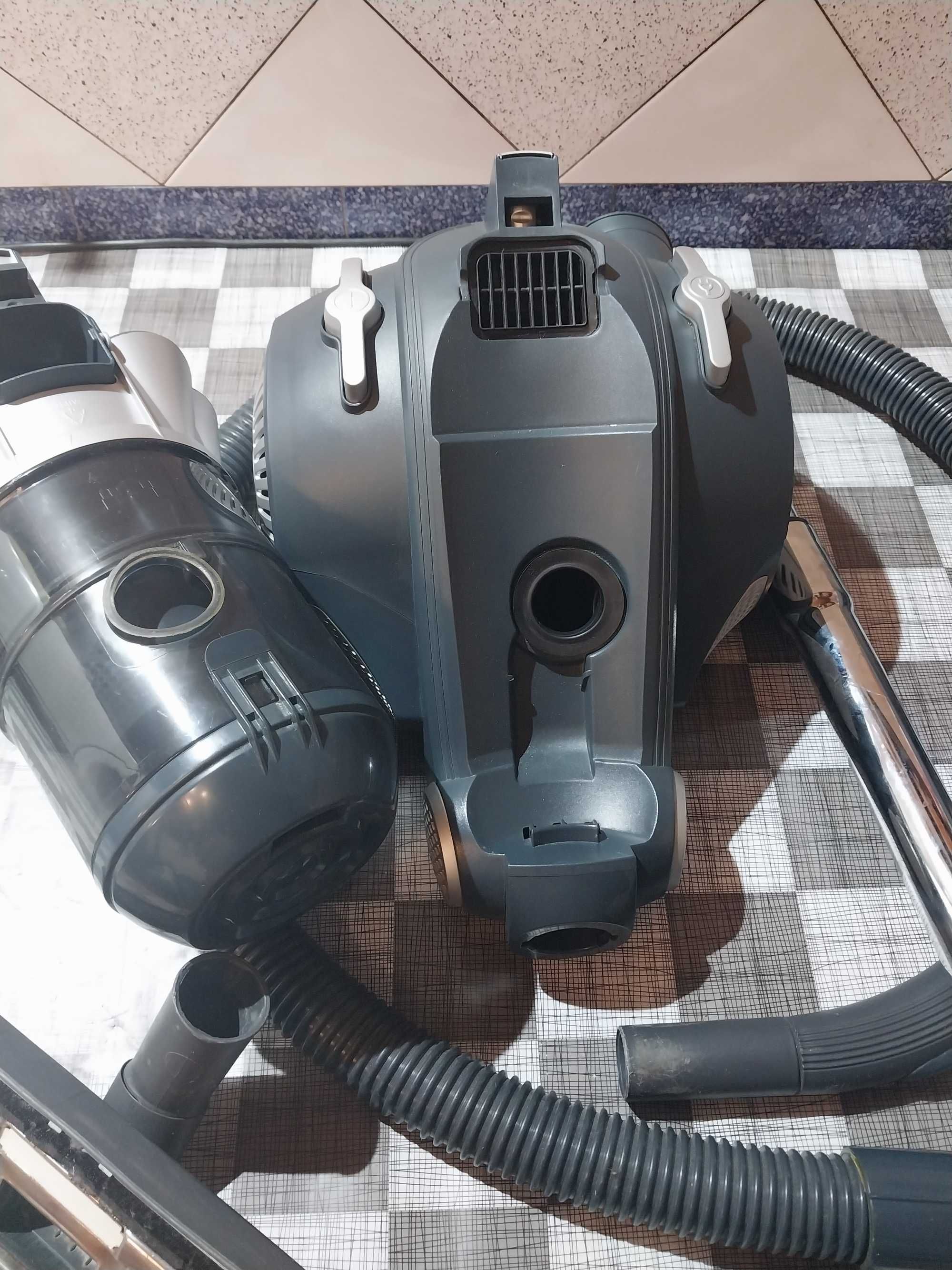 пылесос колбовый INEXIVE  700W