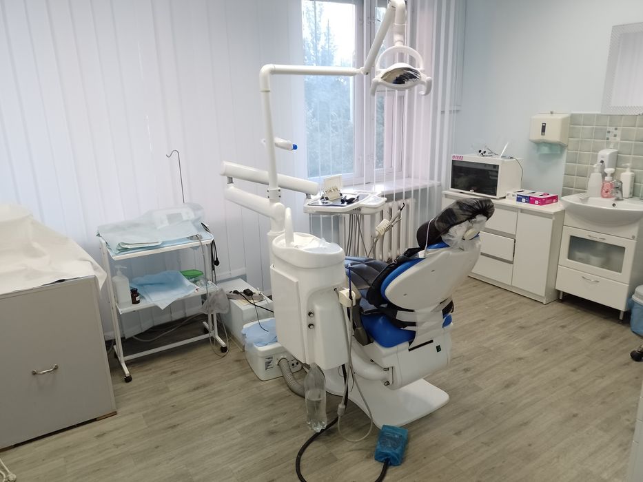 Стоматолог м.Харківська