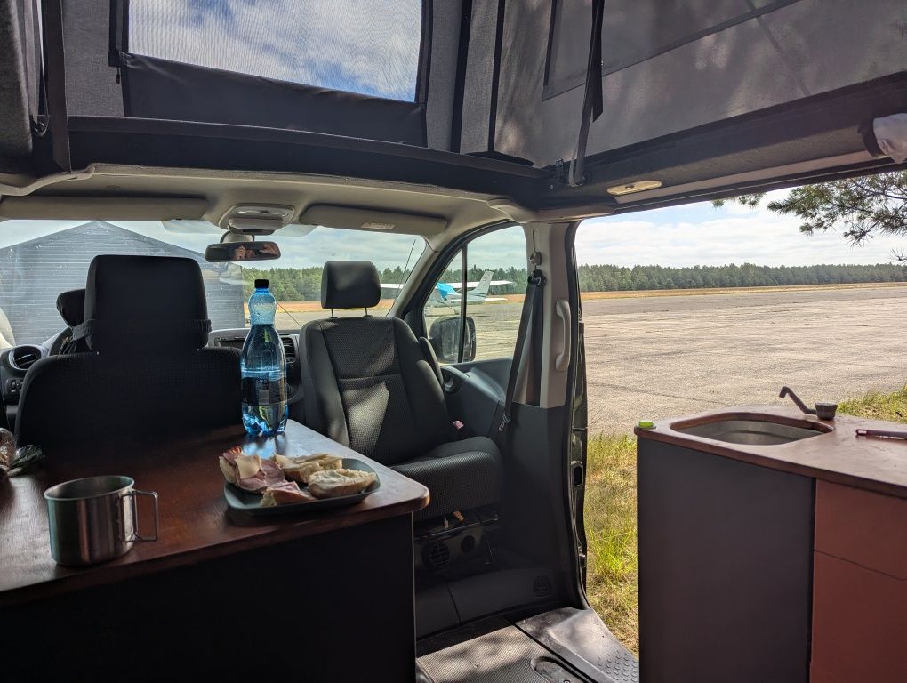 Opel Vivaro L2H1 campervan uniwersalna zabudowa, dach sypialny