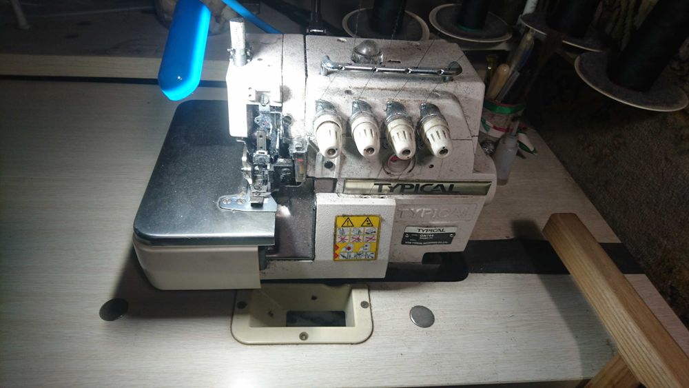 Продам оверлок 4-х нитка.