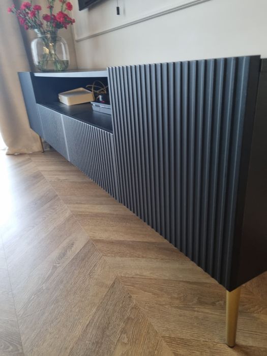 Sprzedam komodę i szafke rtv- komplet