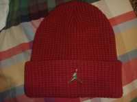 Gorro Jordan vermelho