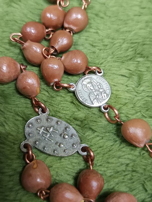 Różaniec i koronka z nasion kłokoczki (łzy Hioba). Piękny, solidny róż