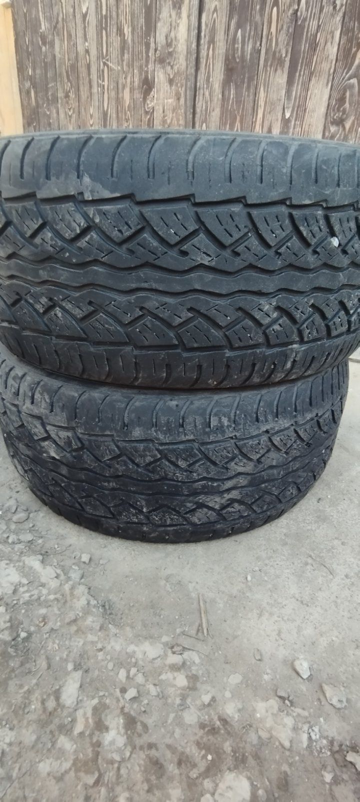 Продам резину 295/45R20