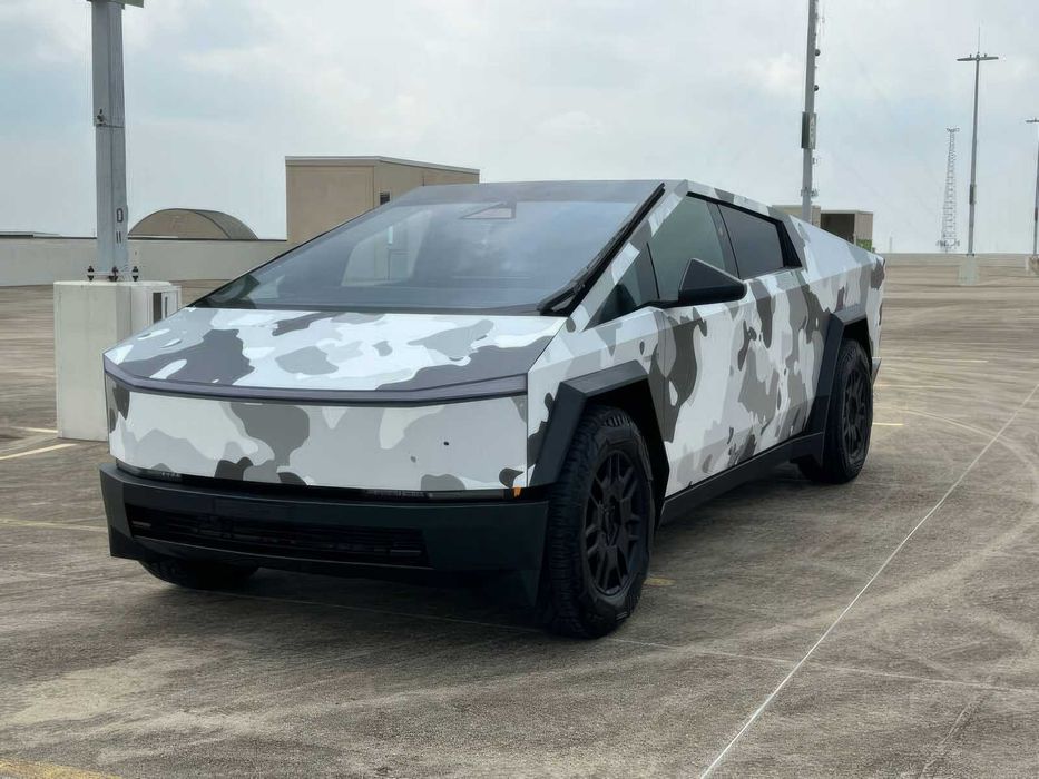 Tesla Cybertruck      2024