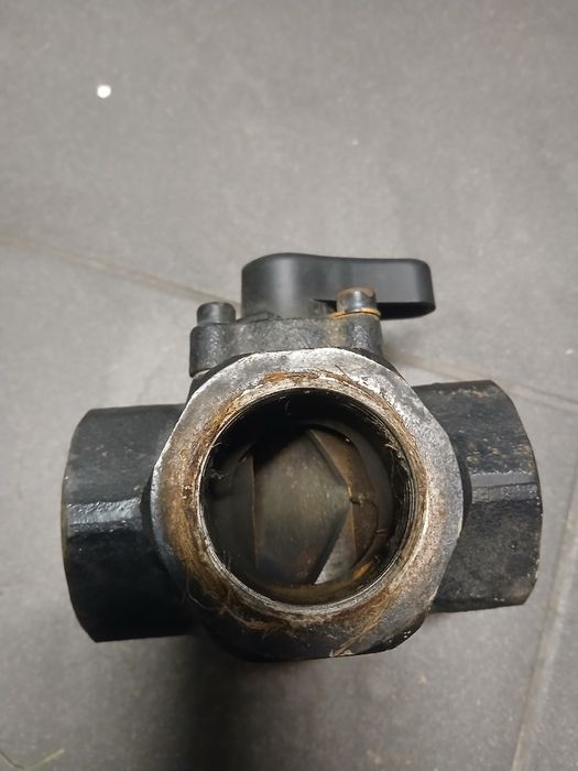 Sprzedam żeliwny zawór 5/4 cala