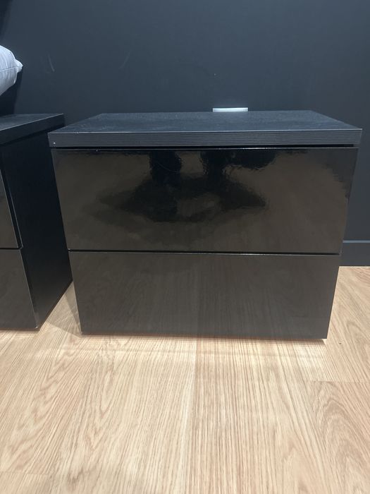 Quarto de casal em preto. Com cabeceira led camiseiro