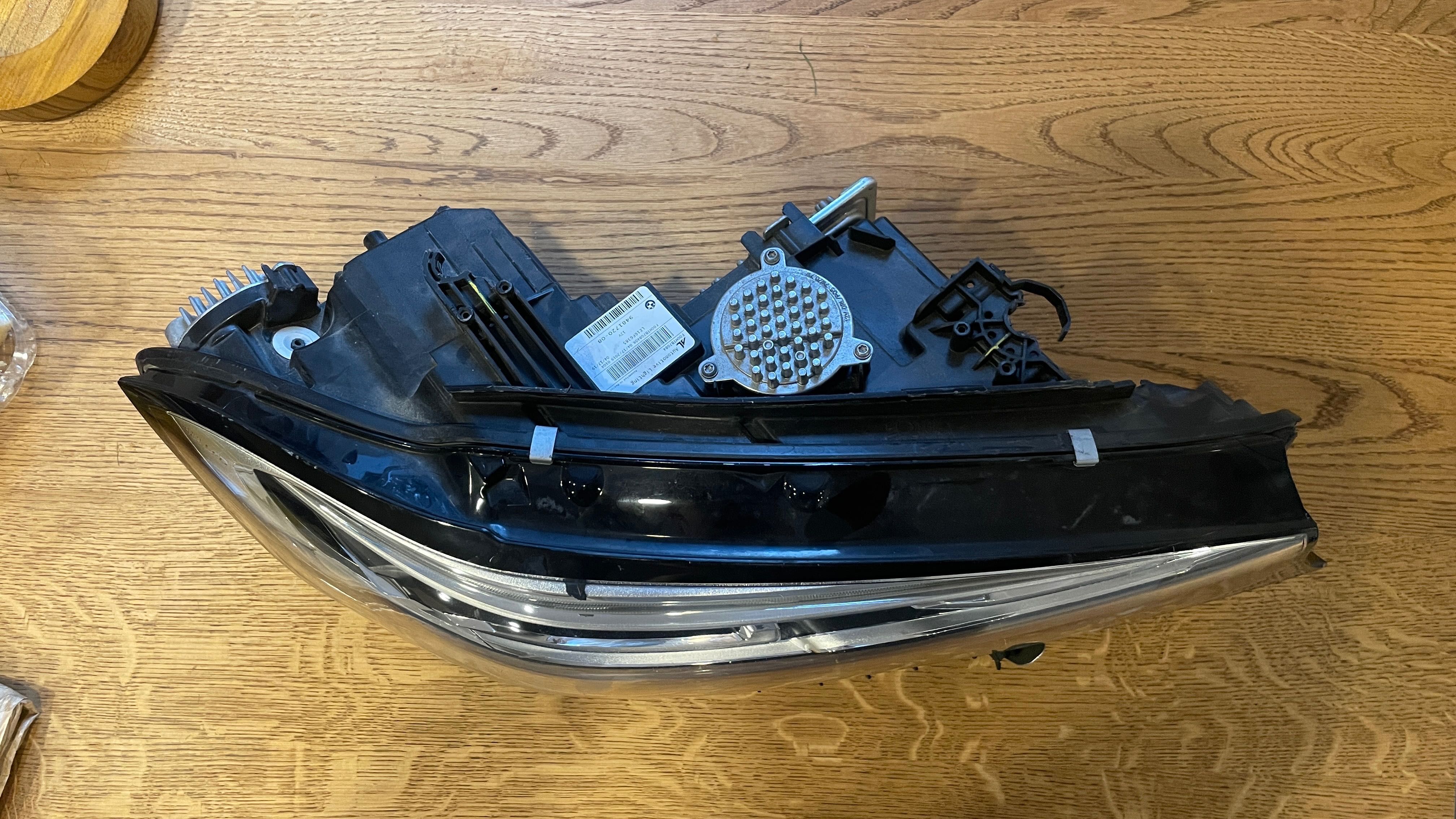 Lampy przód bmw G20 lewa + prawa uszkodzone USA