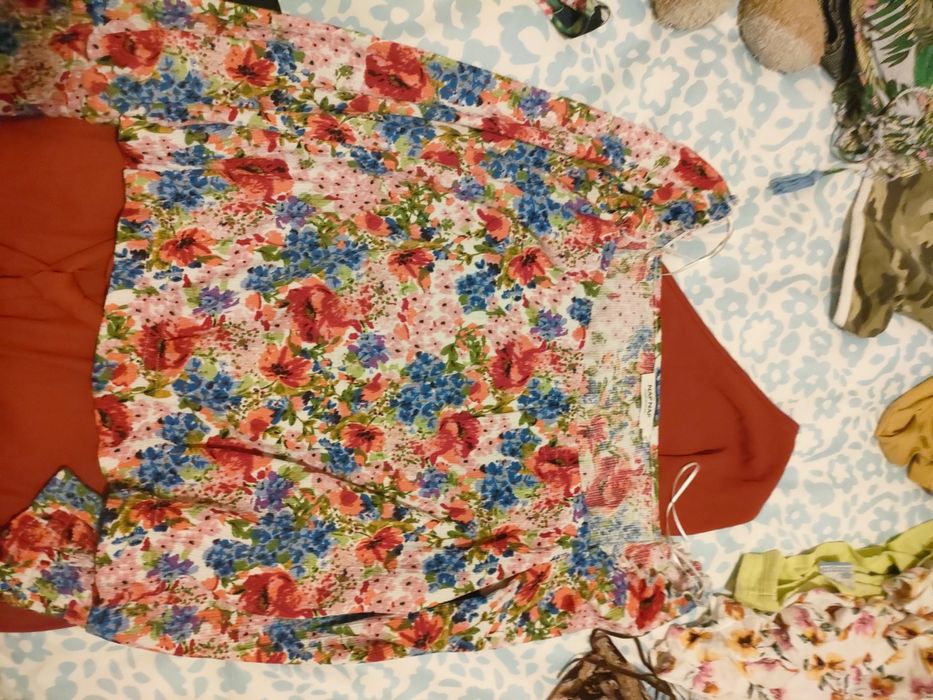 Lote de roupa de mulher no tamanho L