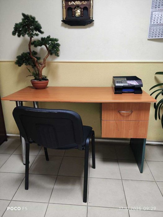 Столи офісні з шухлядами