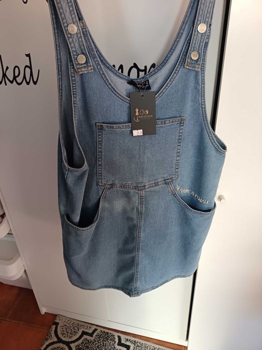 Vários vestidos para venda