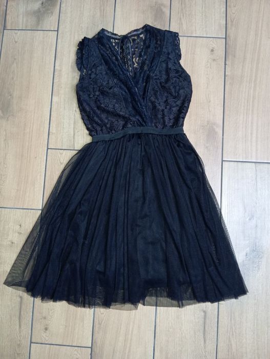 Czarna sukienka tiulowy dół
