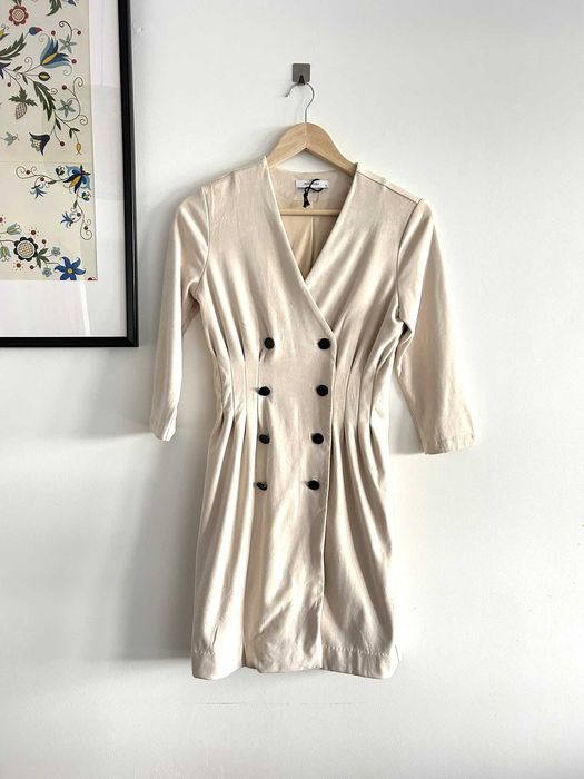 Kremowa elegancka sukienka mini beżowa Reserved S