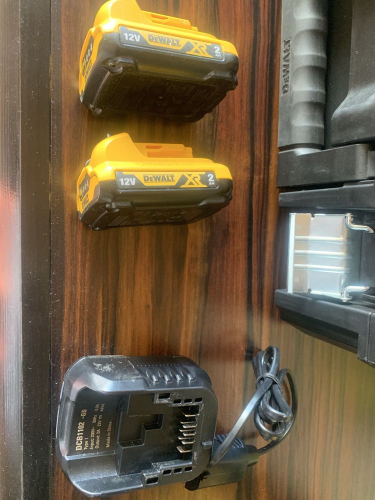 Laser DeWalt Dce 089r czerwony bdb 2 x baterie ładowarka szkrzynia