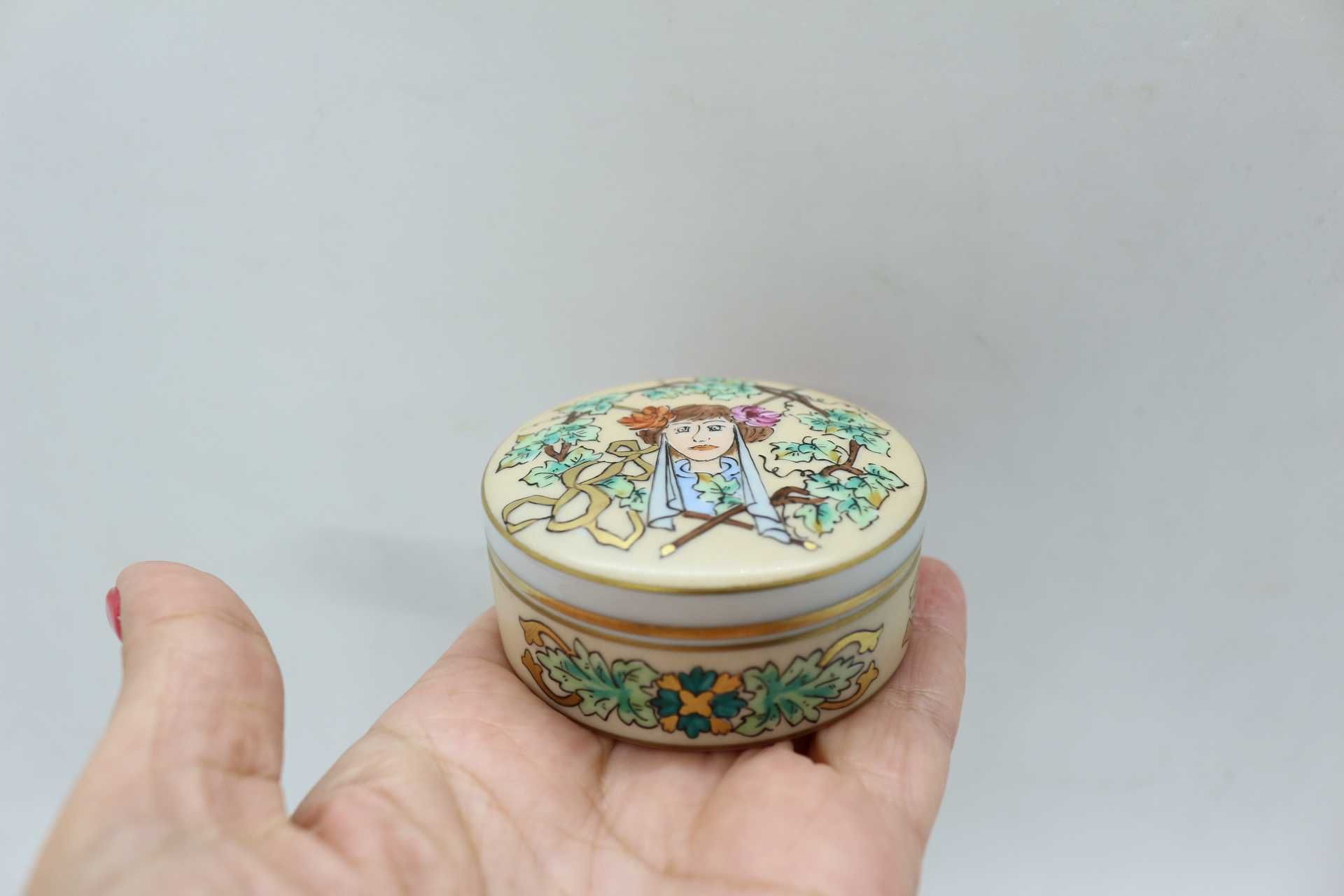 Caixa Regaleira 6 cm Figura Vista Alegre Pintada e Assinada Mão