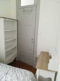 133912 - Quarto com cama individual em apartamento com 3 quartos