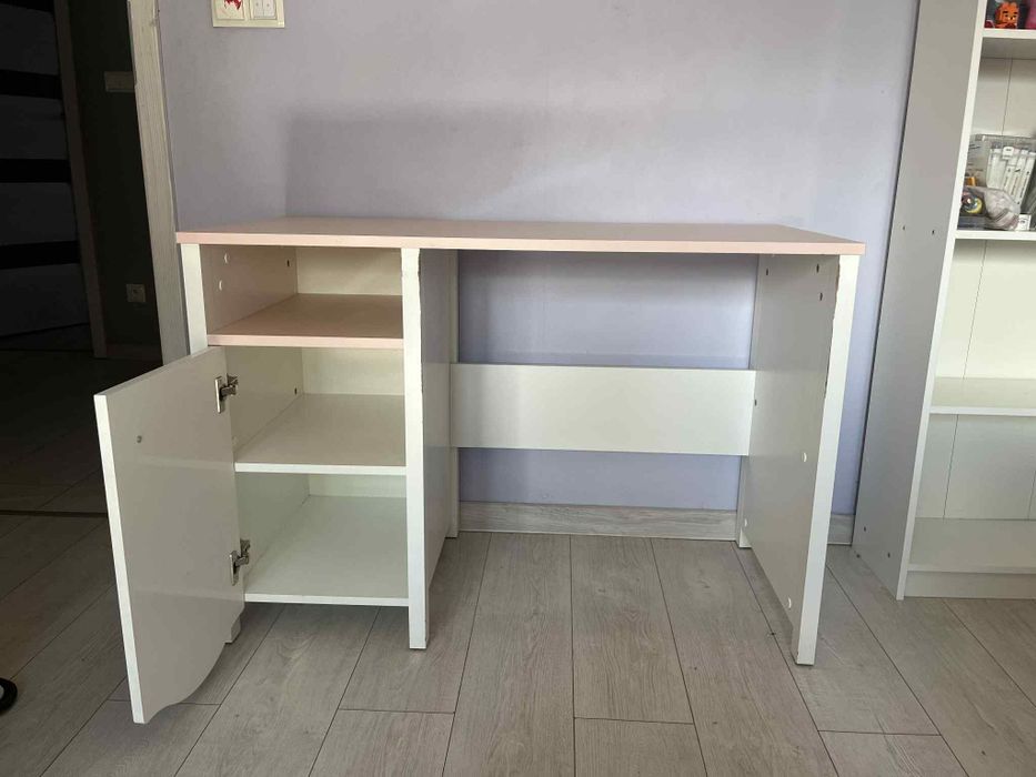 Komplet mebli( szafa, komoda, lustro, biurko, skrzynia)