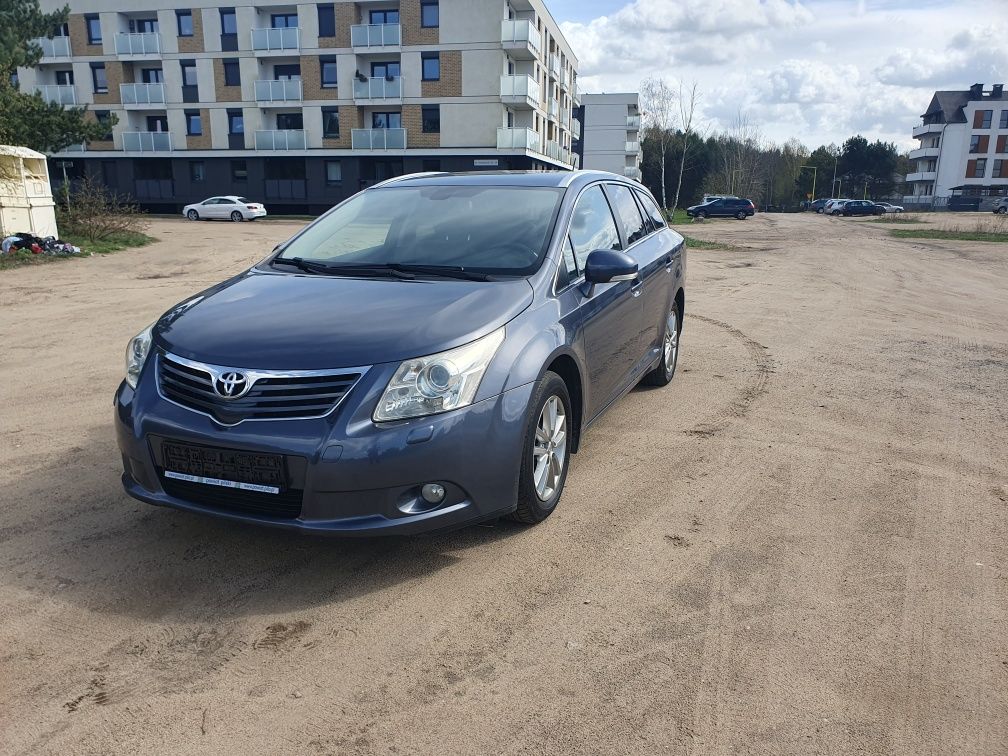 Toyota Avensis T27 2.0 diesel bogata  wersja SOL PLUS D4D NAVI