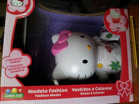 Hello Kitty Modelo Fashion com vestidos