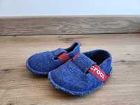 Pantufas Crocs tamanho 21/22