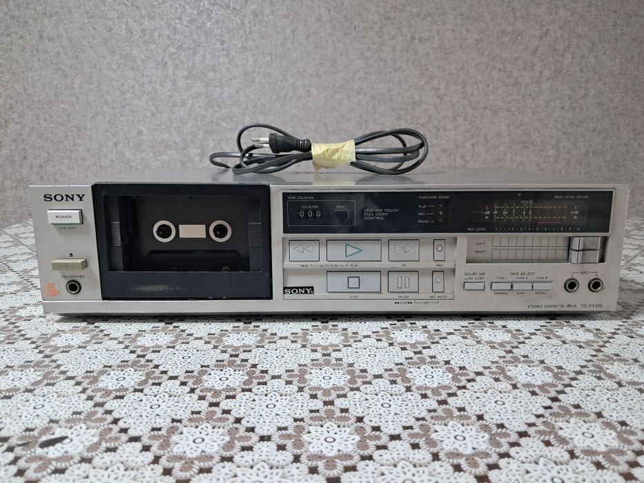 Продам стерео кассетную деку (магнитофон) SONY  TC-FX 210