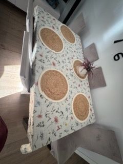 Sprzedam stół z krzesłami