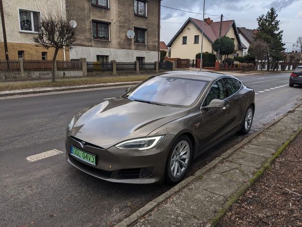 Sprzedam Teslę model S75D 2016r.
Wersja Europejska 4x4