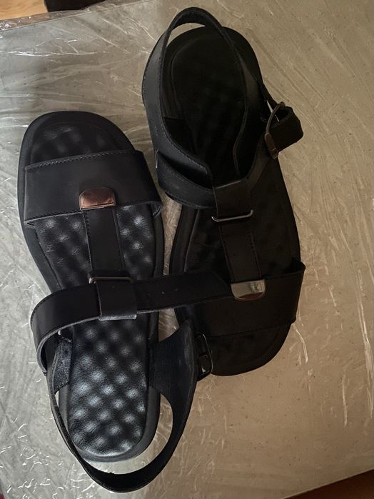 Босоніжки жіночі шкіряні