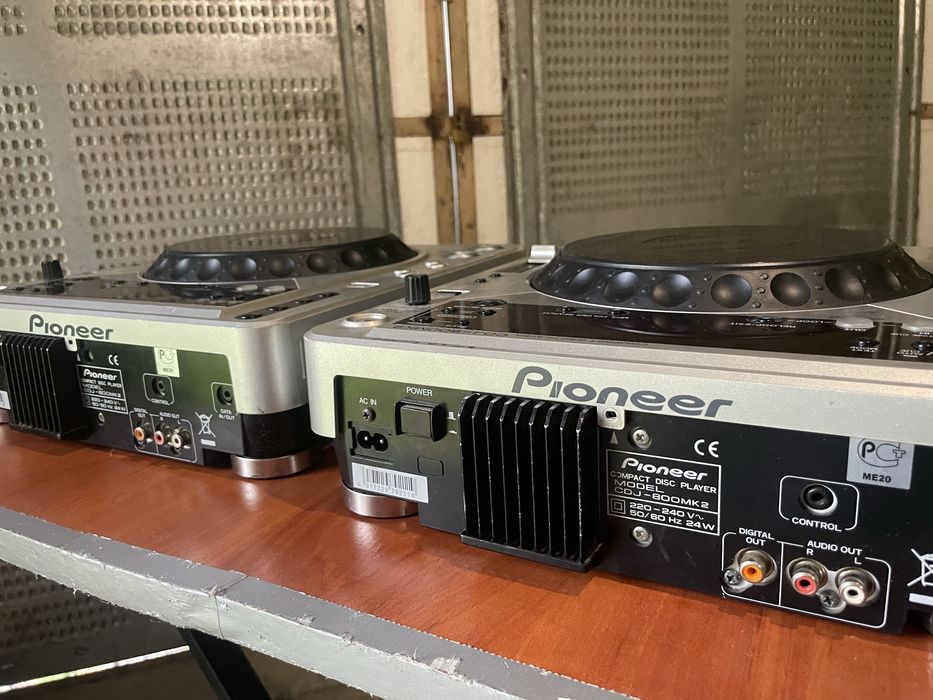 Продам Pioneer CDJ 800
