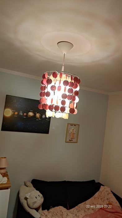 Żyrandol do pokoju dziecięcego z żarówką