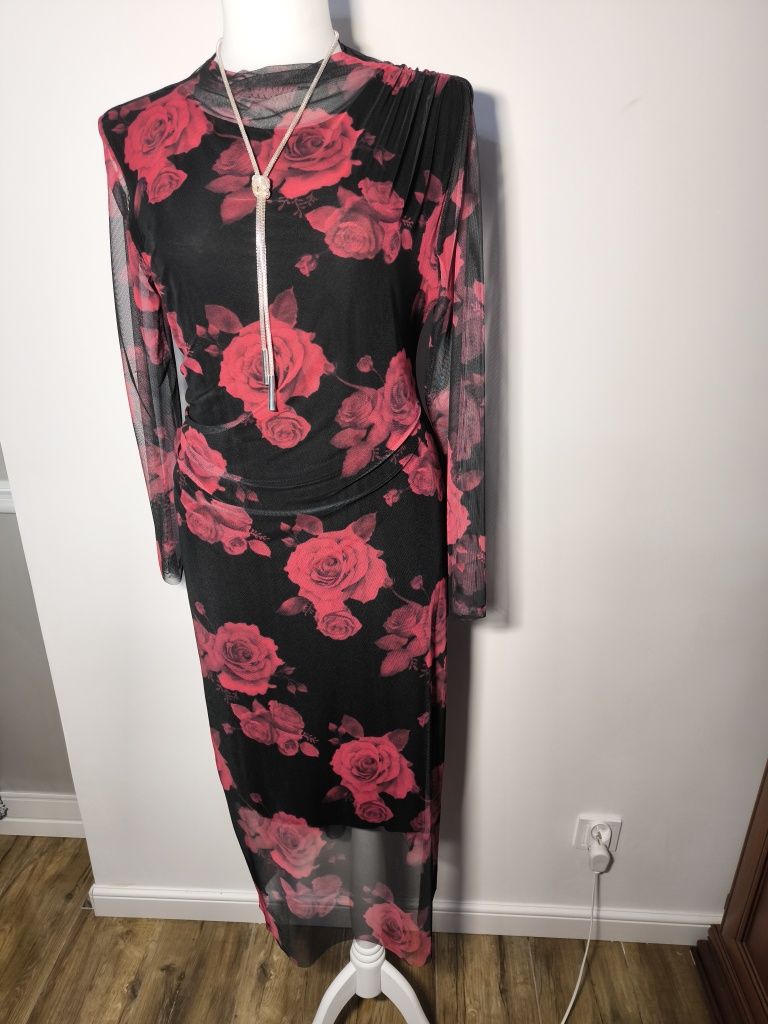 Sukienka czarna w róże z siateczki elastycznej made in italy xxl-4xl