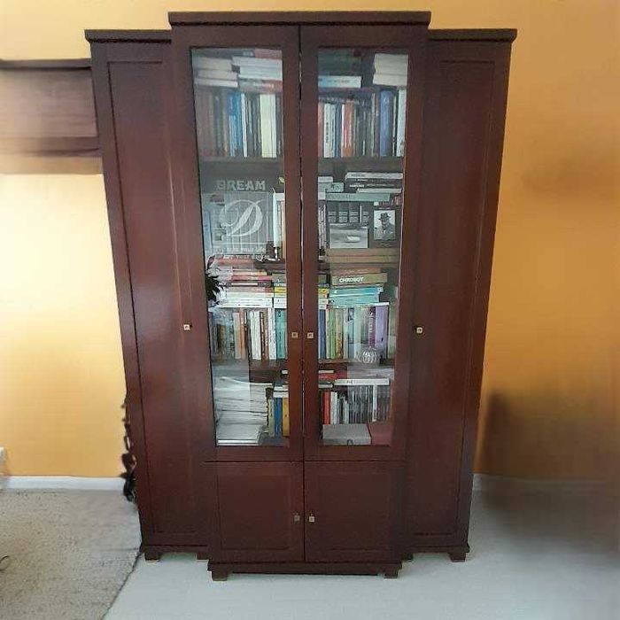 Witryna wenge/ciemny brąz, drewno. Stan bardzo dobry