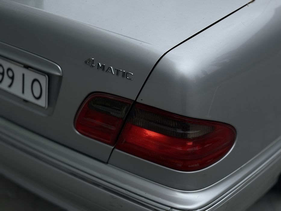 Mercedes-Benz W210 E320 4matic