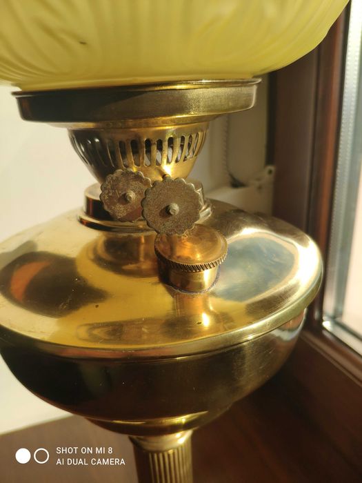 Ogromna wiktoriańska mosiężna lampa naftowa