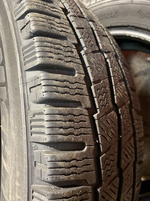 215/75r16C Michelin Agilis Alpin 116/114R