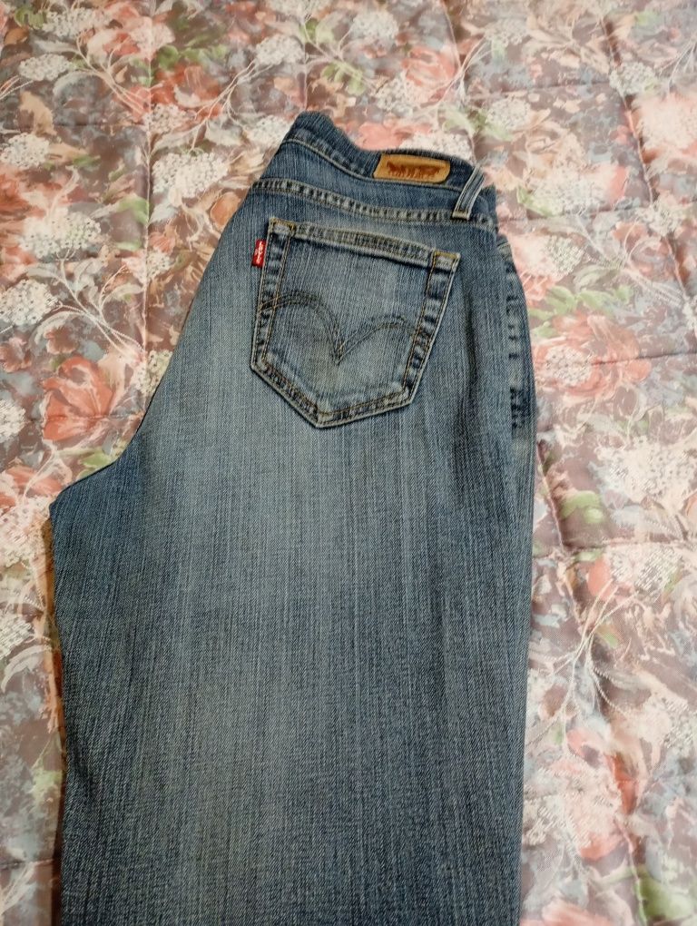 2 pares de calças de ganga marca Levi's Strauss tamanho 42 e 44