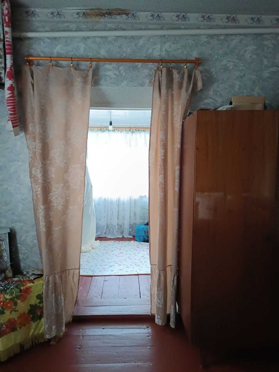 Два будинки у дворі, торг.