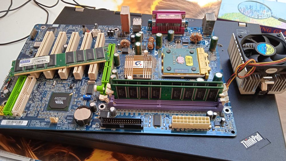 Zestaw płyta główna Gigabyte  GA-7VT600, procesor, pamięć, grafika