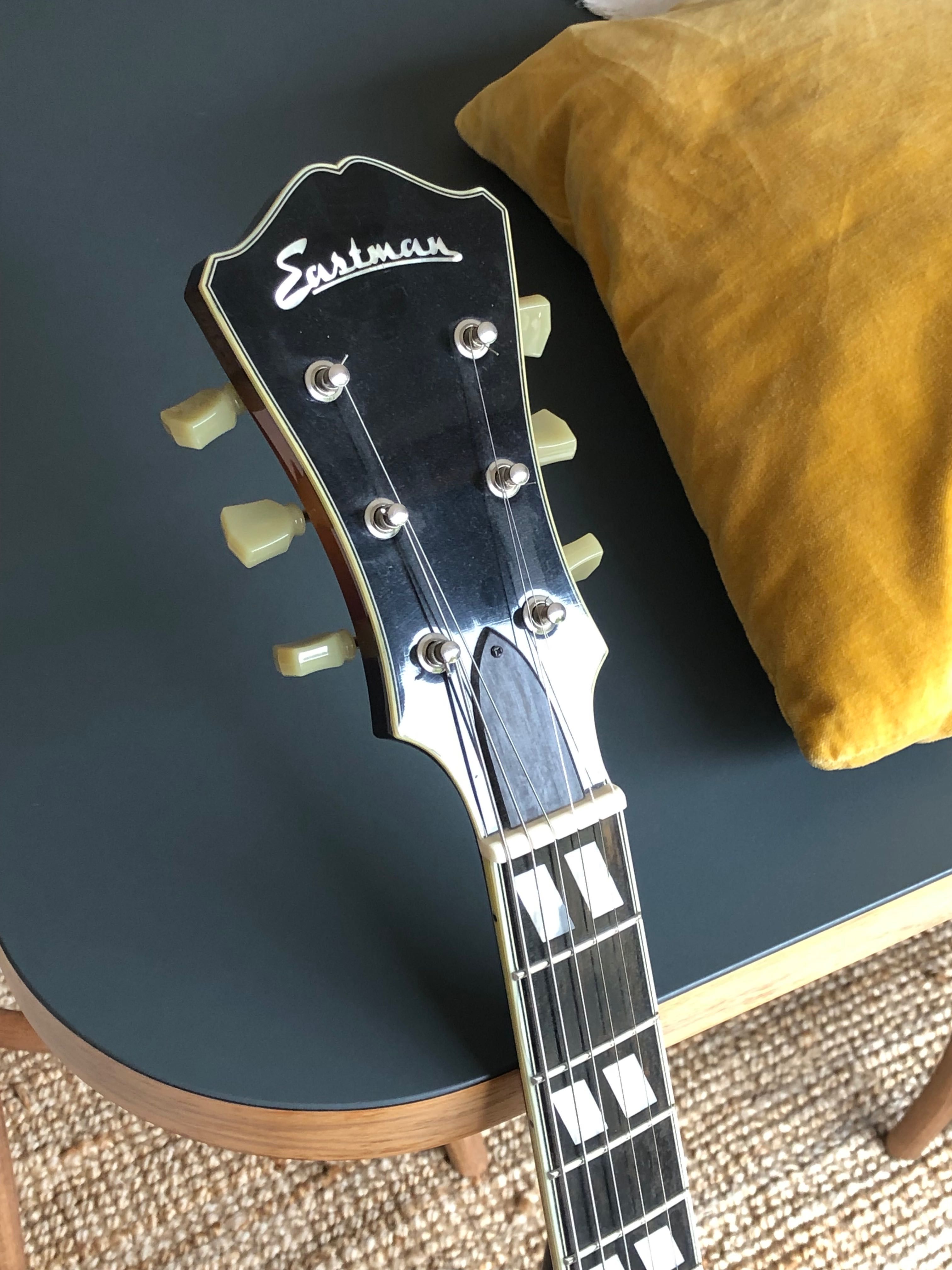 Guitarra Eastman T486 Sunburst + Hardcase