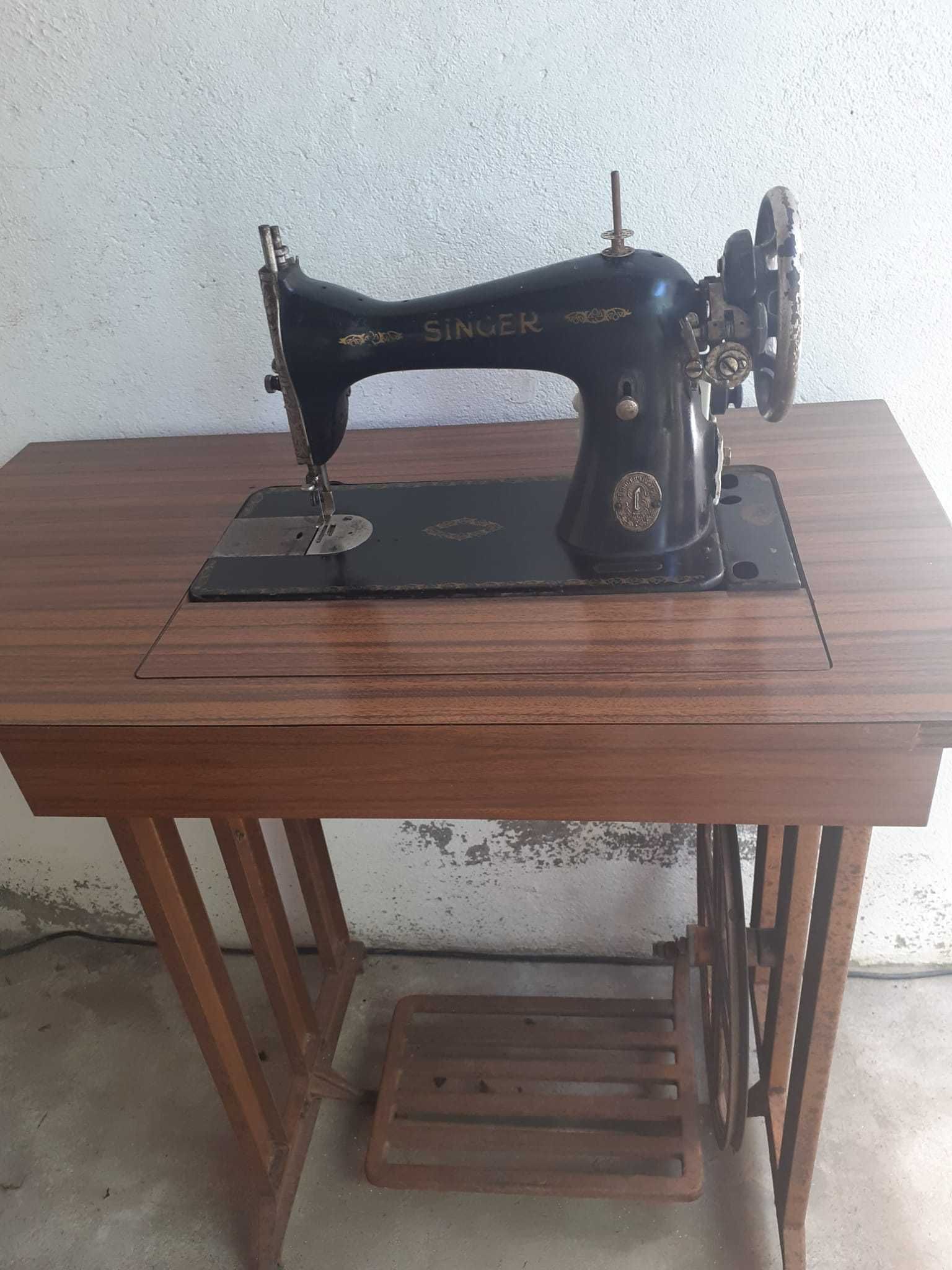 Máquina de Costura Antiga