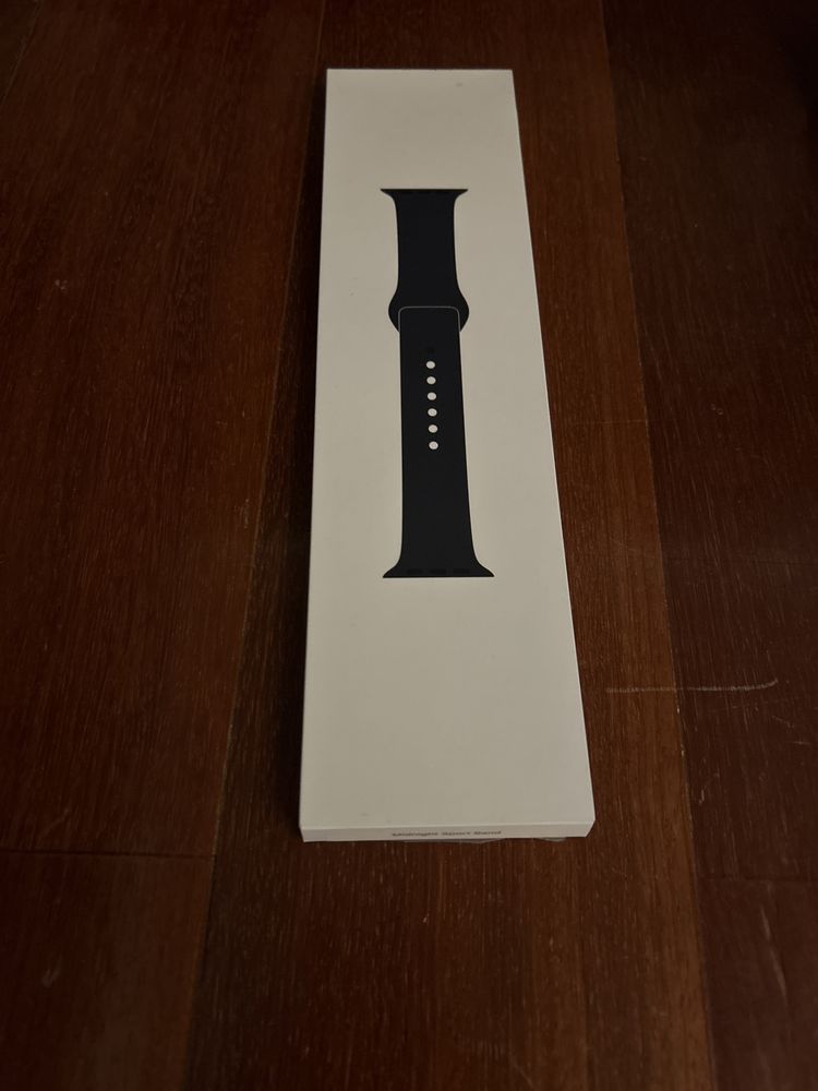 APPLE Watch Series 7 GPS 45 mm Meia-noite com Bracelete Desportiva Meia-noite